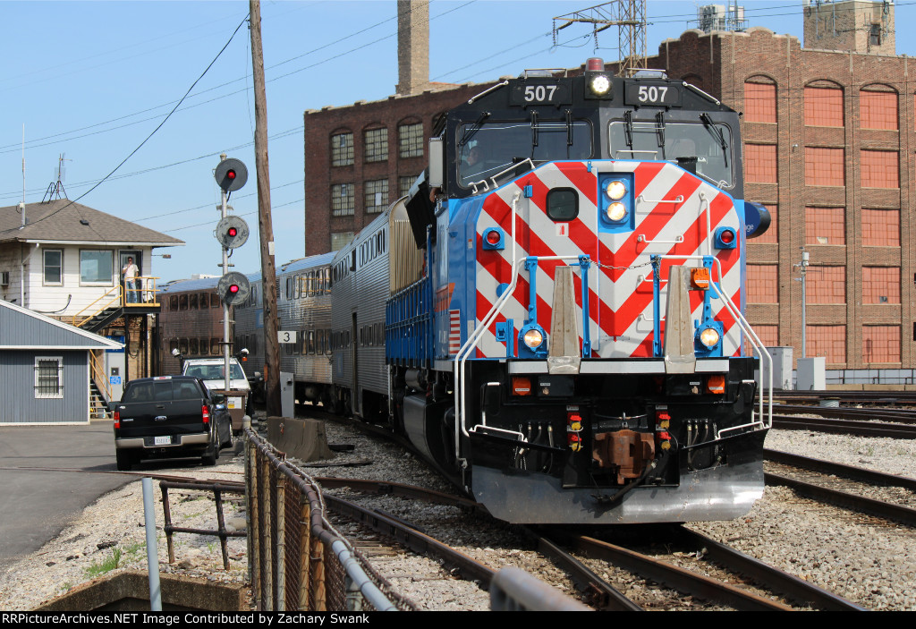 METX 507 Passes Western Avenue.